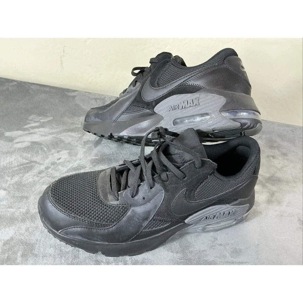 Nike Air Max Black on Black Mens 11 M Leather Mesh